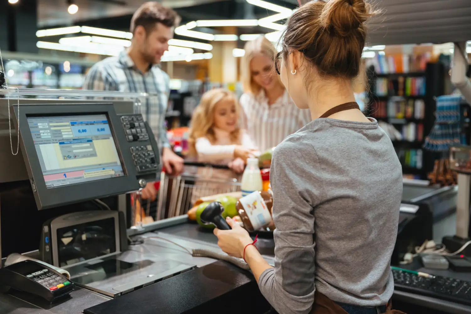 beautiful-family-standing-cash-counter beautiful-family-standing-cash-counter